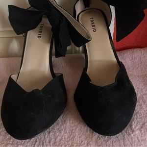 Women's Size 10W Torrid Black Two Strap with bow High Heel Shoe 4"